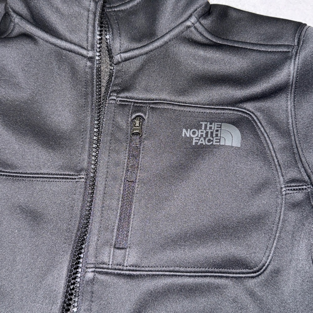 The North Face boys Black Performance Jacket - Picture 6 of 10